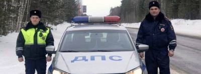 <br />
        В Красноярском крае инспекторы ДПС оказали помощь женщине, попавшей в снежный плен в лесу    