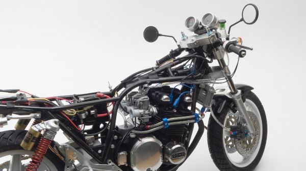 </p>
<p>											Моделька мотоцикла Aoshima Kawasaki 750RS Z2 Custom 1/12<br />
			
