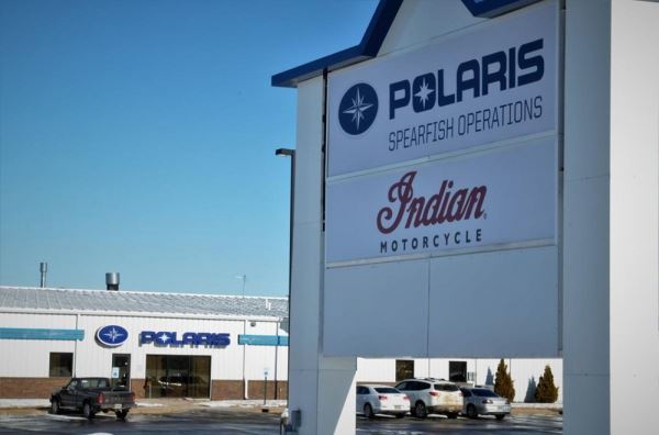 
<p>											Компания Polaris консолидирует производство Indian, завод Спирфиш закрывают<br />
			