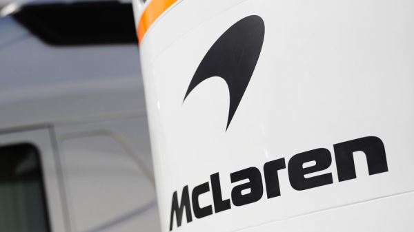 Заболевший коронавирусом сотрудник McLaren выздоравливает