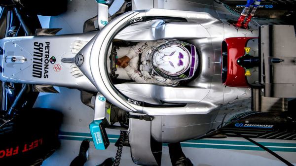 Mercedes не испугалась угроз Red Bull Racing