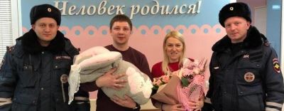 <br />
        В Татарстане сотрудники Госавтоинспекции помогли добраться до больницы женщине, у которой начались роды    
