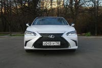 Тест-драйв Lexus ES