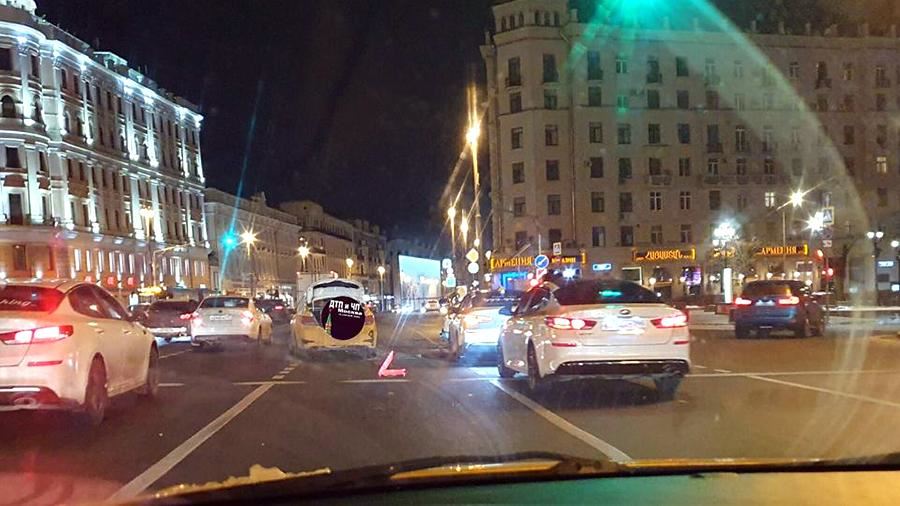 ДТП с участием четырех такси произошло в центре Москвы<br />
